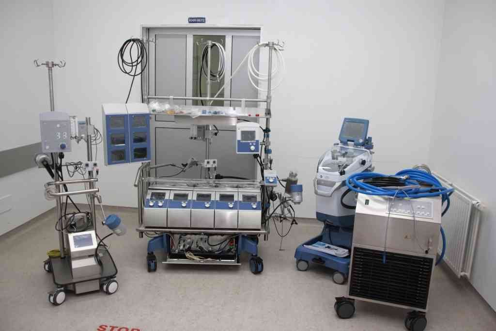 NA KLINICI ZA KARDIOVASKULARNU HIRURGIJU KCUS ZAMIJENJEN UREĐAJ STAR 21 GODINU