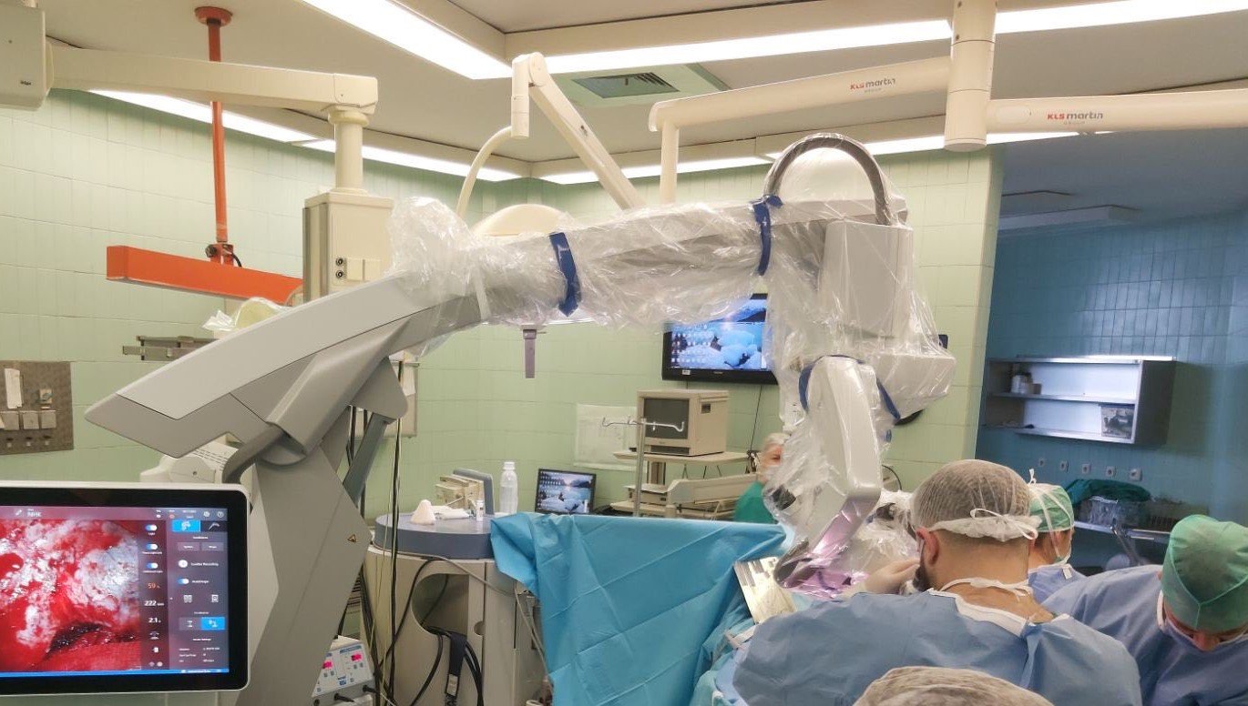 Klinika za neurohirurgiju dobila najsavremeniji operativni mikroskop- Odmah po instaliranju urađene dvije izrazito složene operacije