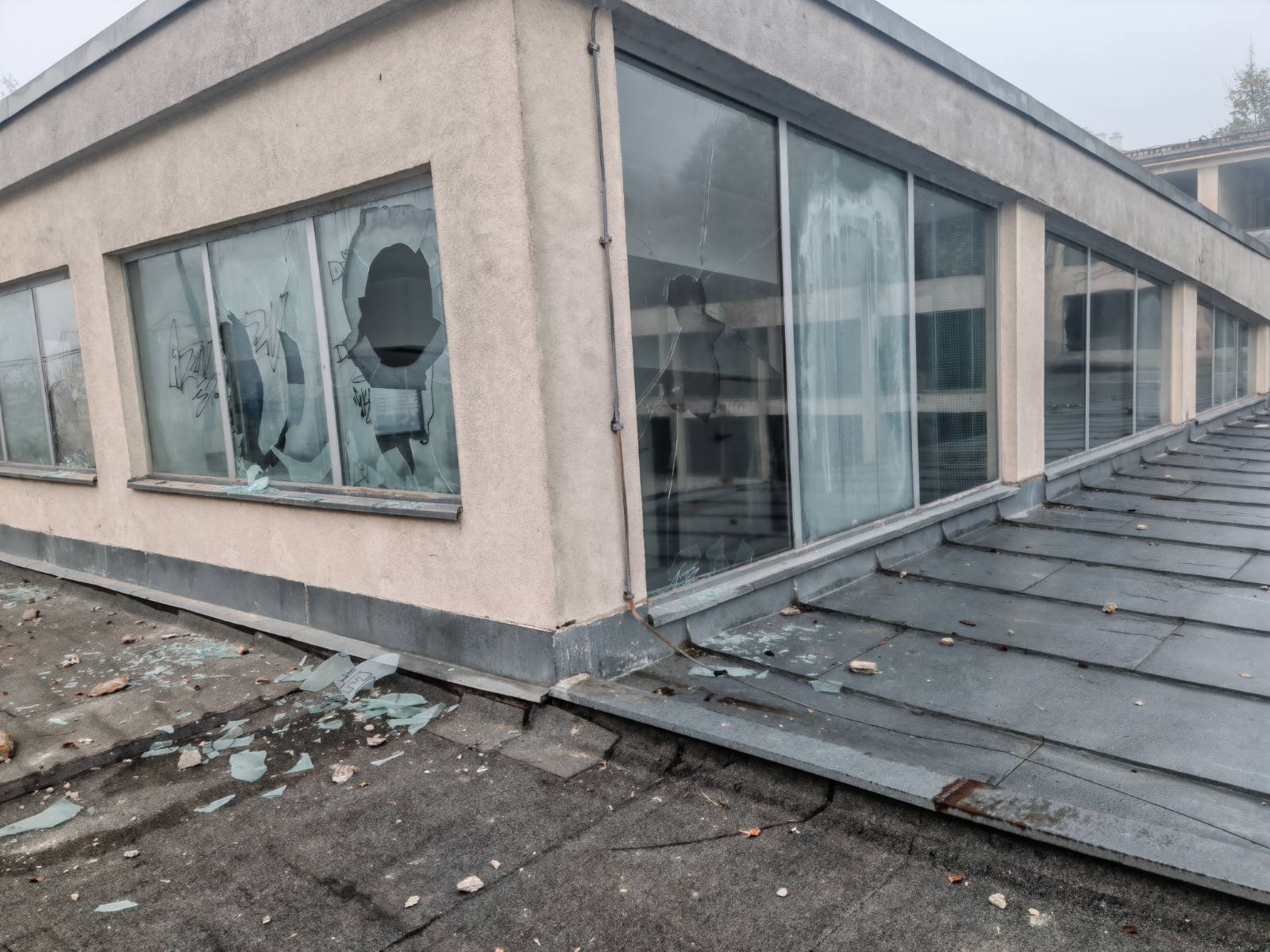 Na Odjelu Klinike za fizijatriju na Ilidži razbijena stakla