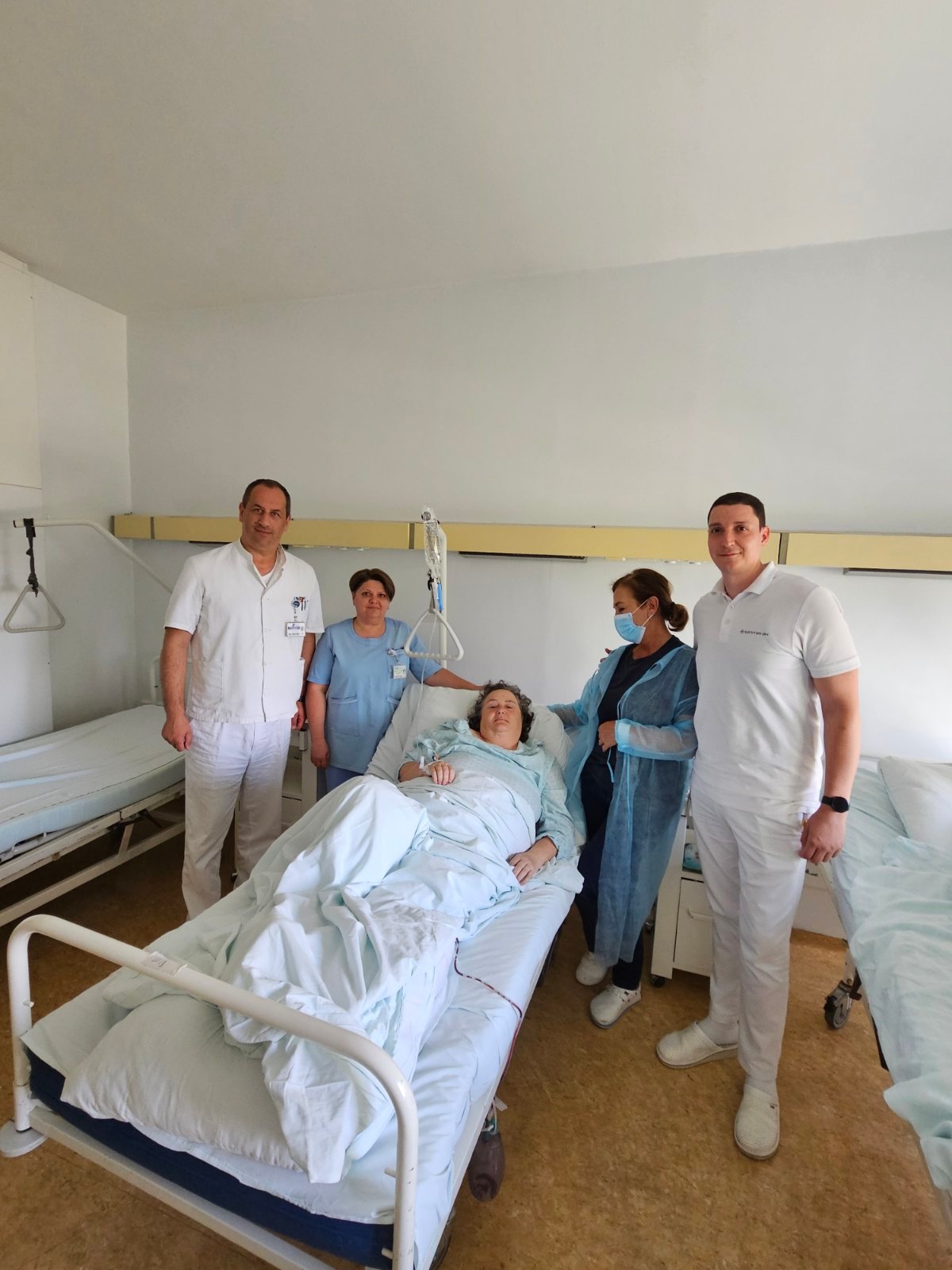 NA KLINICI ZA ORTOPEDIJU I TRAUMATOLOGIJU USPJEŠNO OPERISANA PACIJENTICA IZ SLOVENIJE POVRIJEĐENA TOKOM POSJETE PROKOŠKOM JEZERU