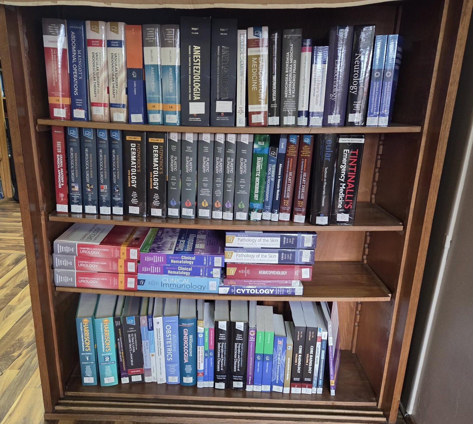 Biblioteka KCUS-a bogatija za najsavremeniju medicinsku literaturu